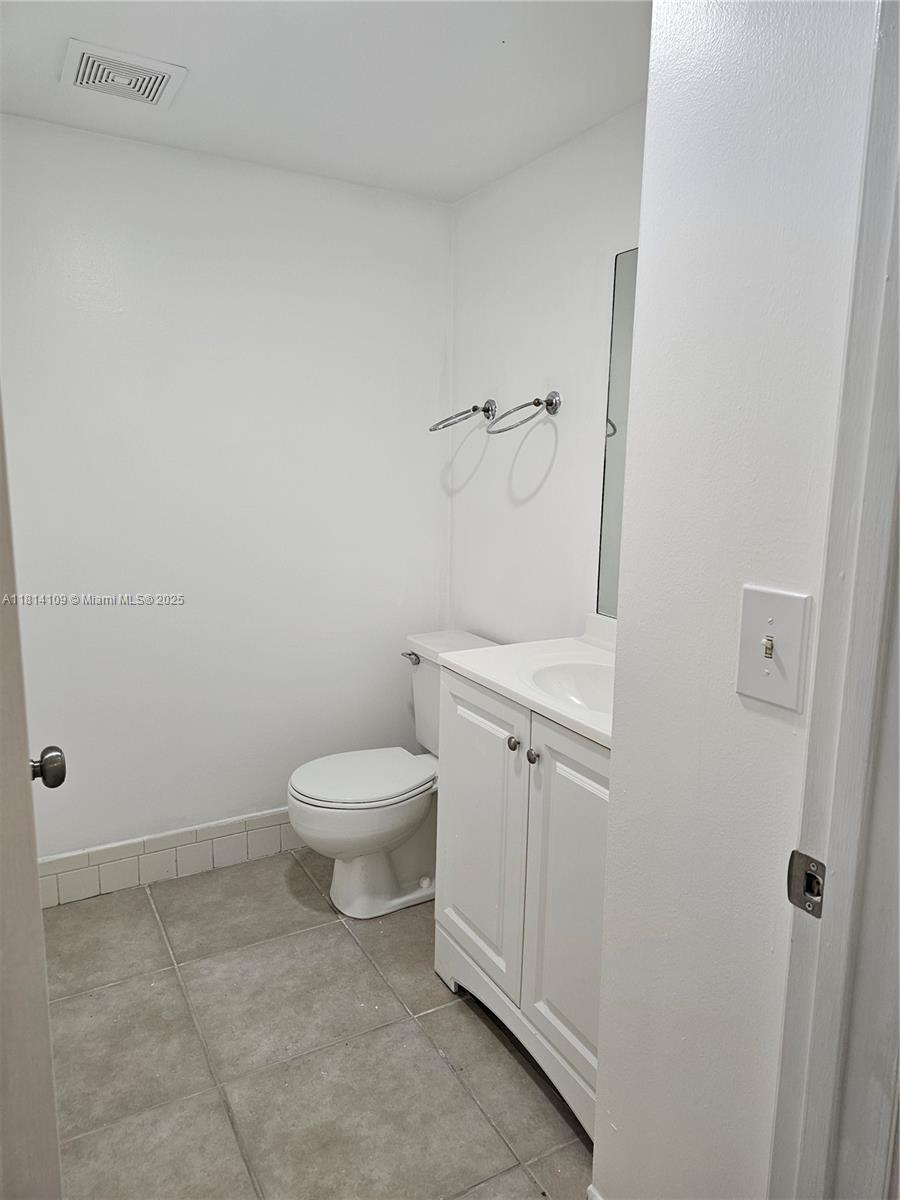 NEW HAMPTON AT CENTURY VI - Residential Lease