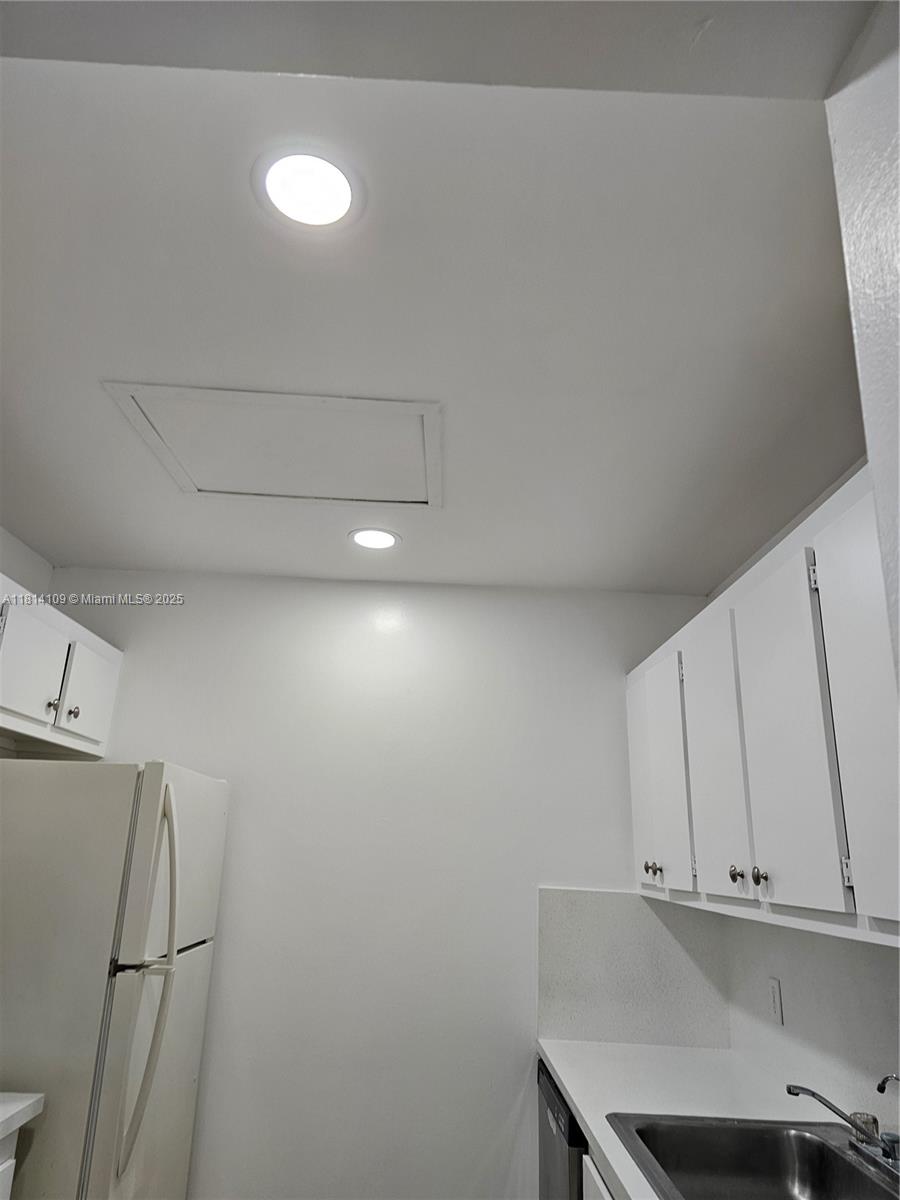 NEW HAMPTON AT CENTURY VI - Residential Lease