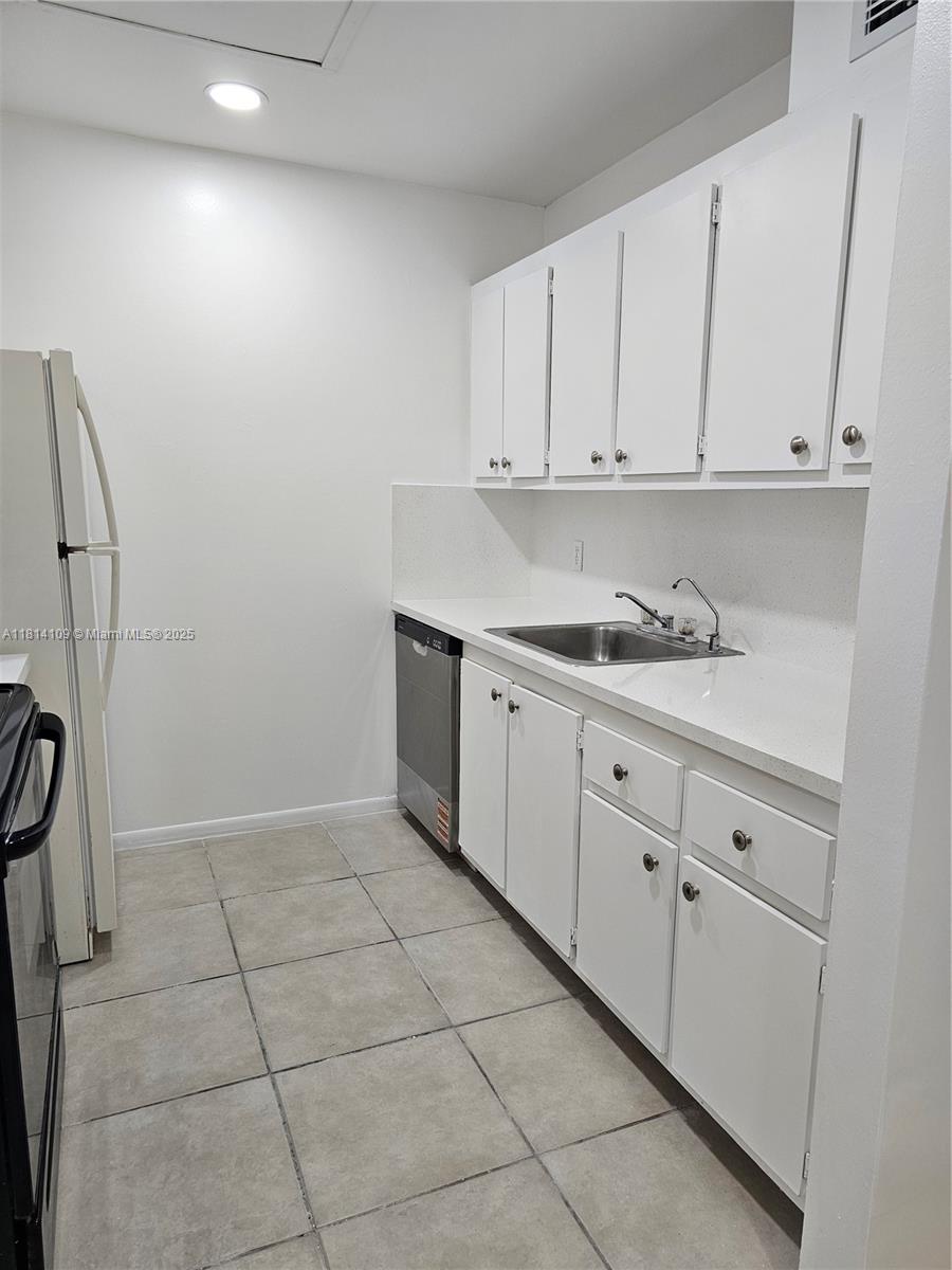 NEW HAMPTON AT CENTURY VI - Residential Lease