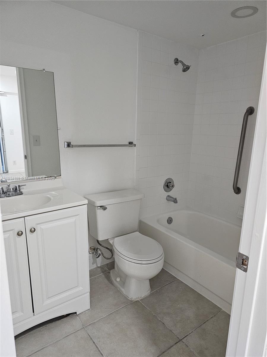 NEW HAMPTON AT CENTURY VI - Residential Lease