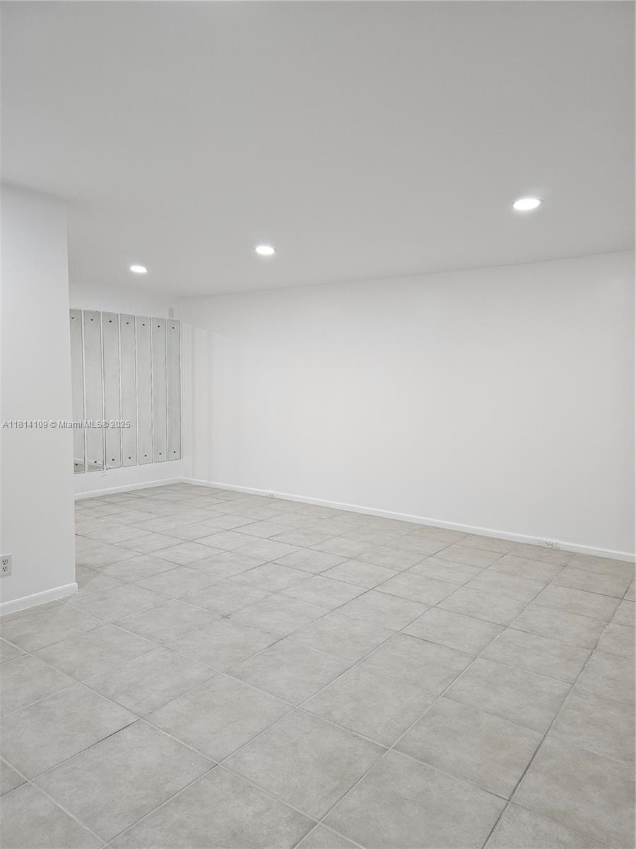 NEW HAMPTON AT CENTURY VI - Residential Lease