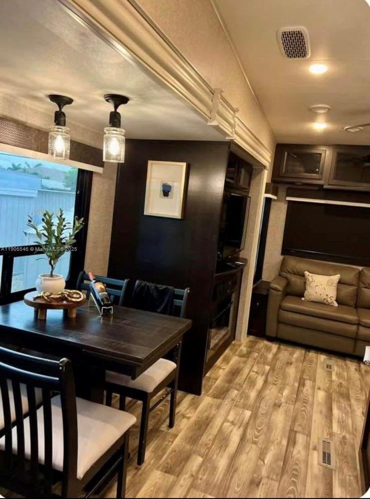 PINE AIR 3 - Residential