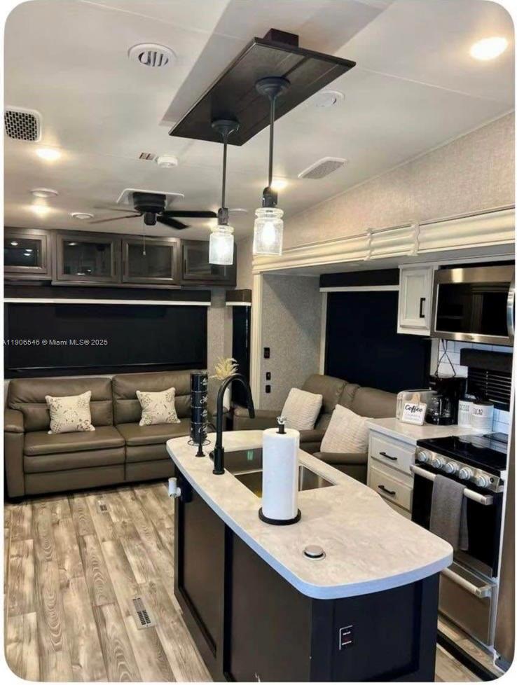 PINE AIR 3 - Residential