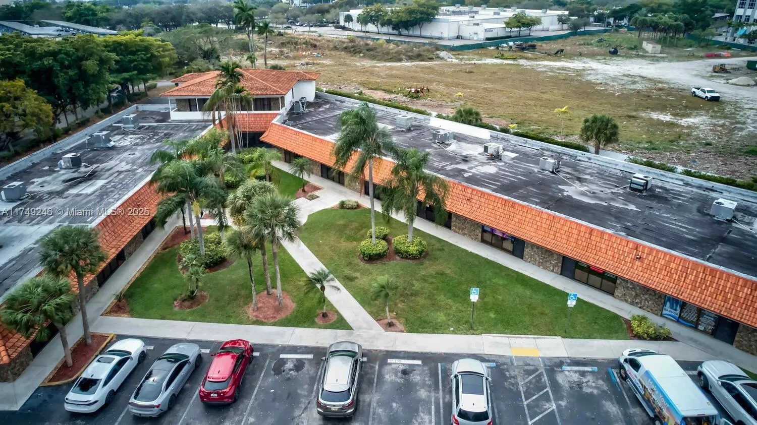 Plantation, Florida 33324, United States, ,Commercial,Pending,77762