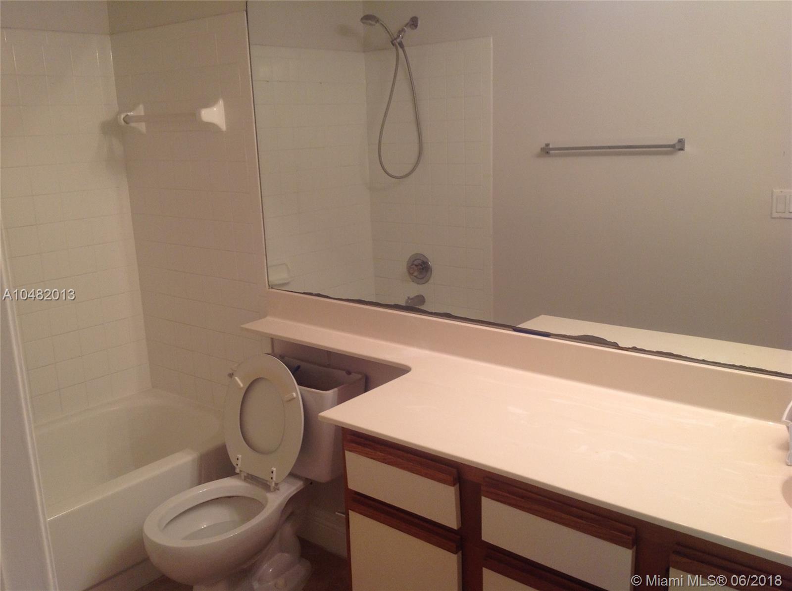 LEXINGTON ON THE GREEN CO - Residential