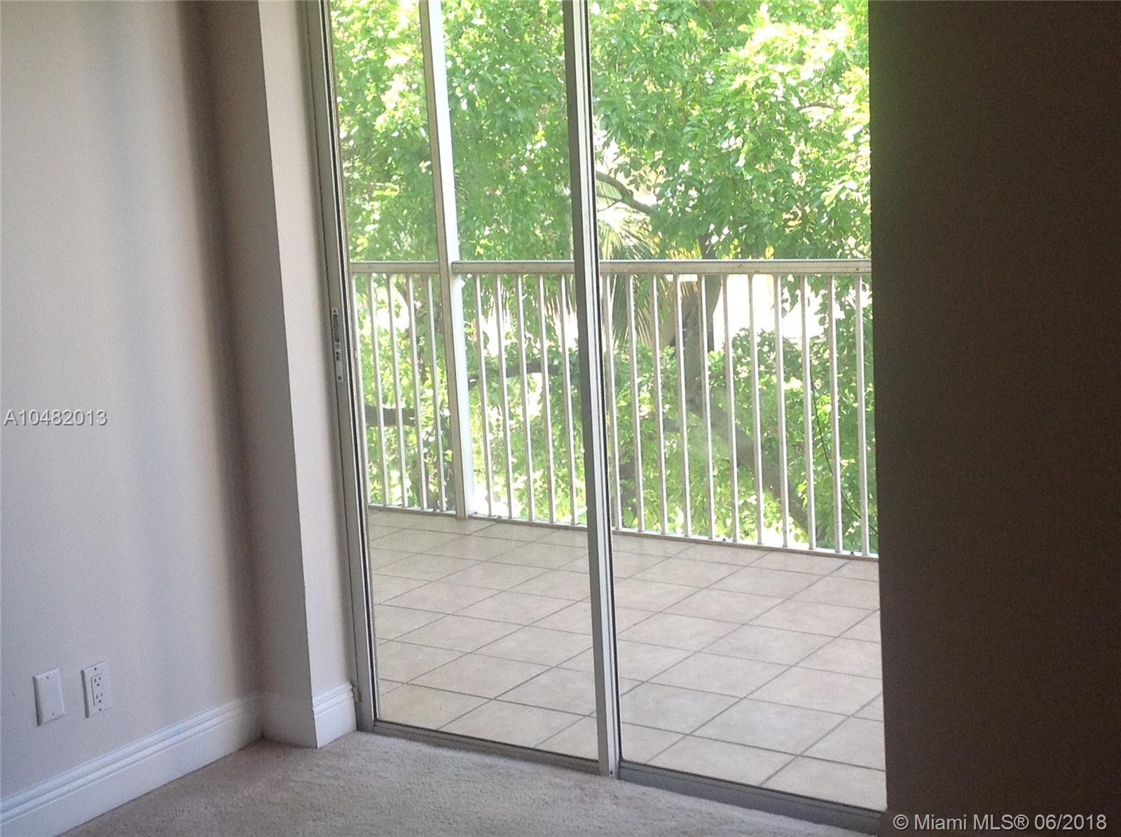 LEXINGTON ON THE GREEN CO - Residential