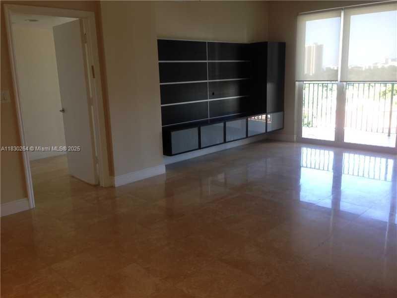 19900 E Country Club Dr 806