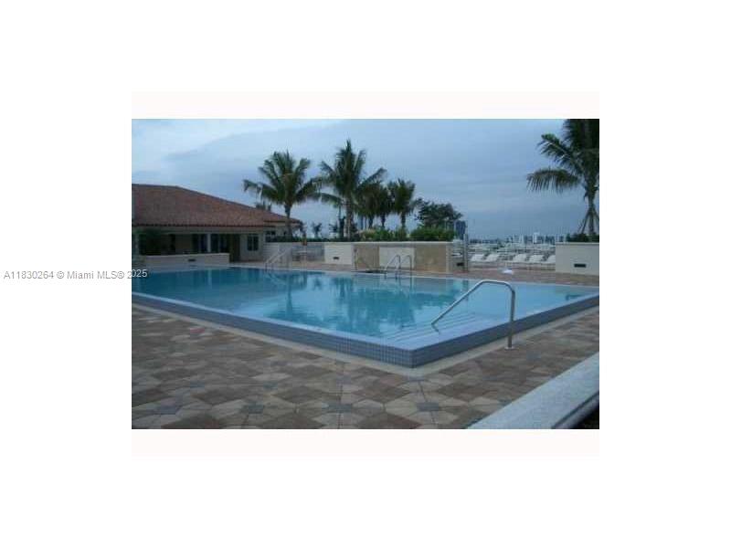 19900 E Country Club Dr 806