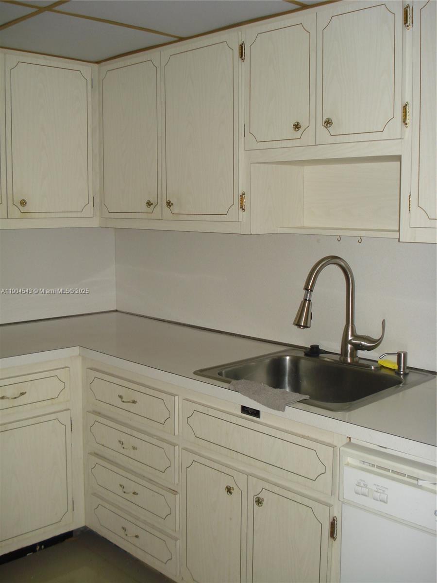 HEMISPHERES CONDO - Residential Lease