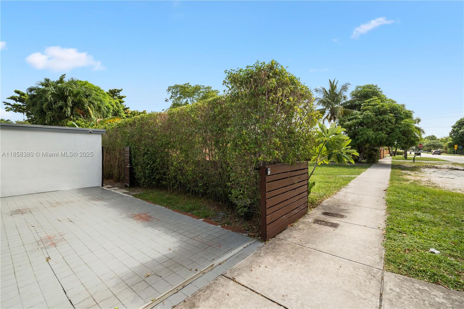 WEST MIAMI SHORES SEC D - Residential Lease