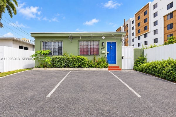 3621 NW 23RD AVE, MIAMI, FL 33142 - Image facbbfbdf64b2e8bd3dbc686897912aa/3431181084