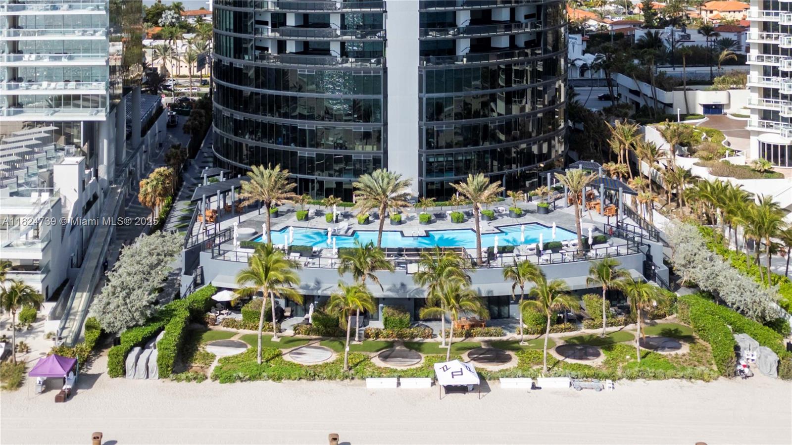 18555 COLLINS AVENUE COND - Residential