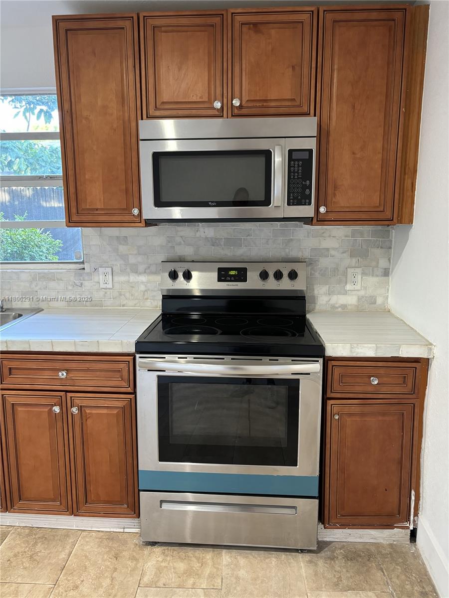 PICKET LANE - Residential Lease