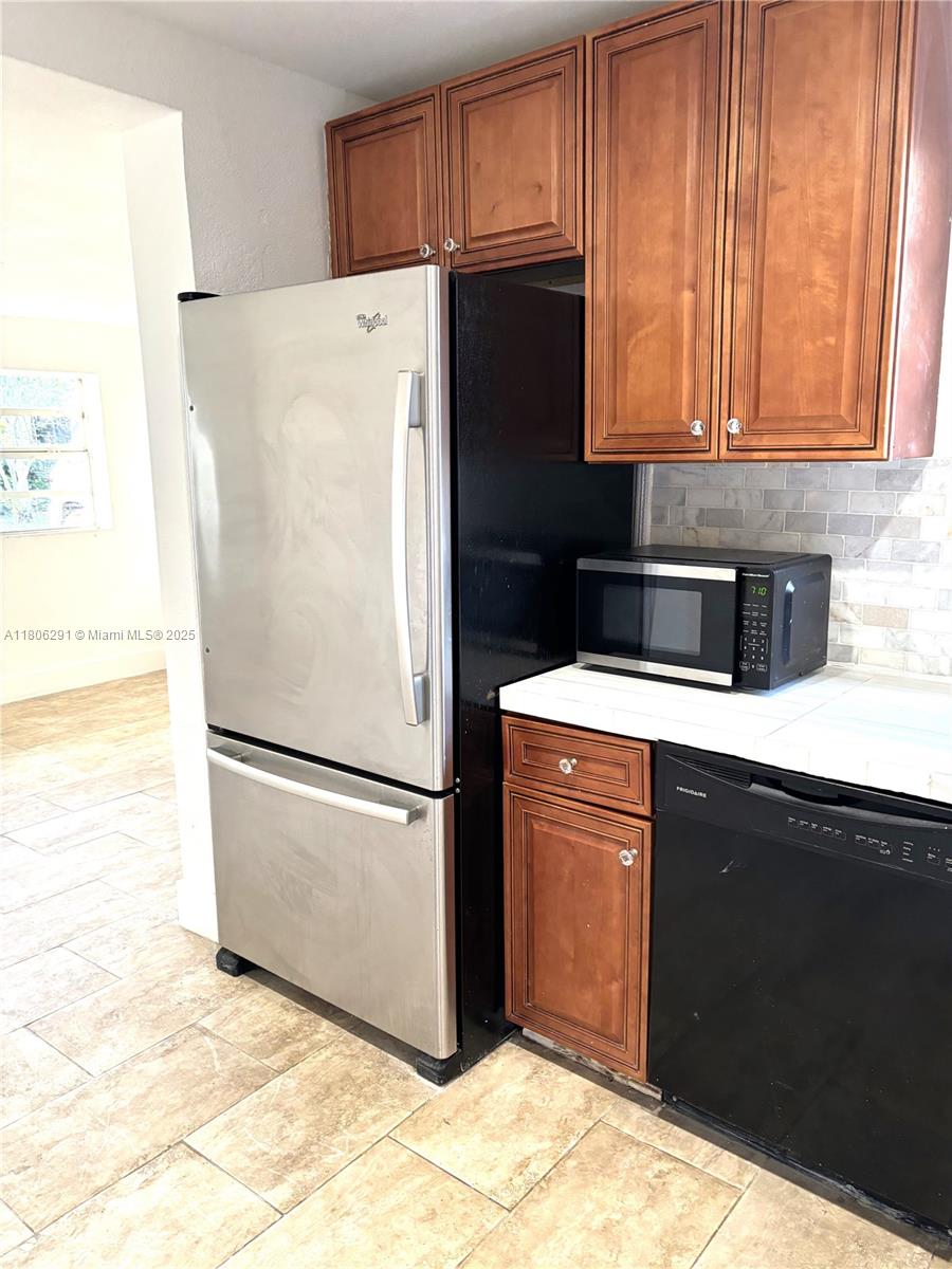 PICKET LANE - Residential Lease