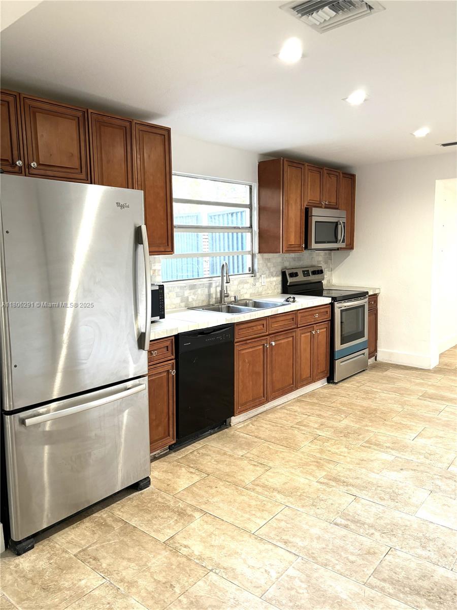 PICKET LANE - Residential Lease