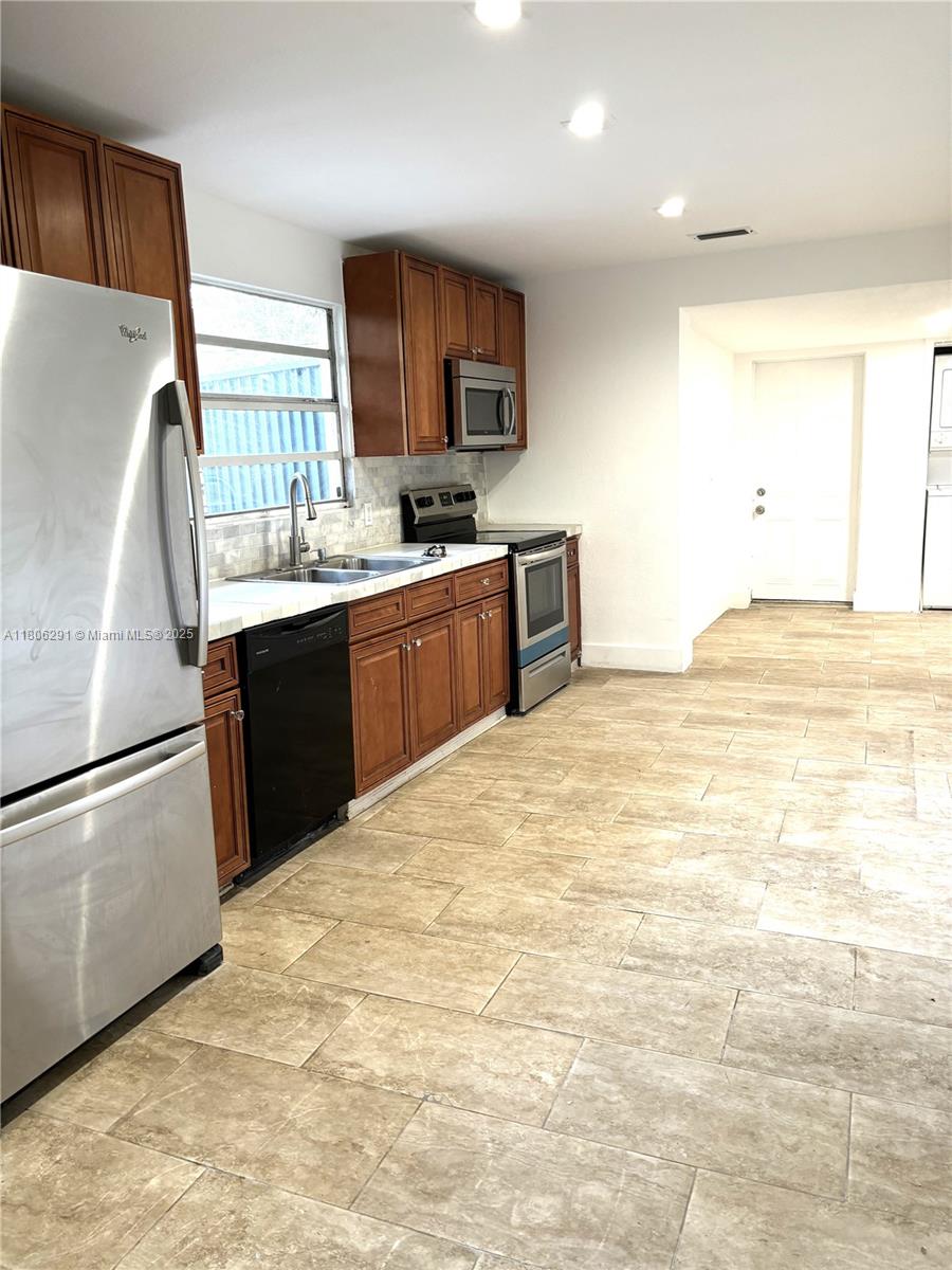 PICKET LANE - Residential Lease