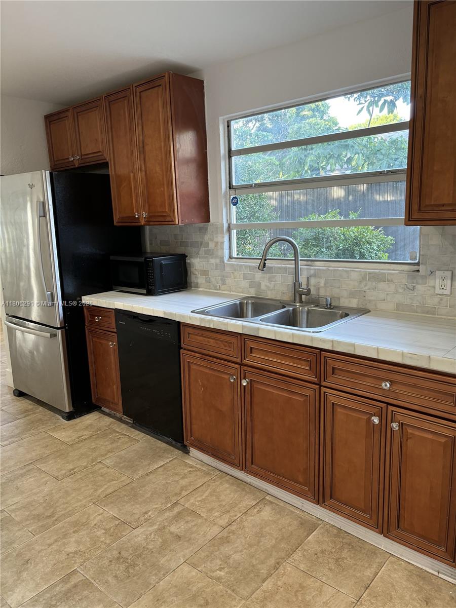 PICKET LANE - Residential Lease