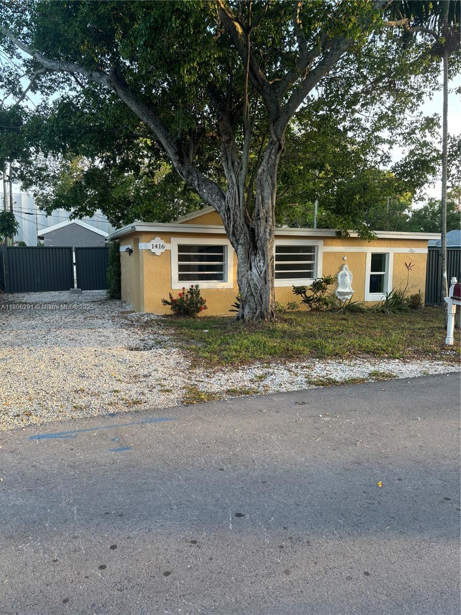 PICKET LANE - Residential Lease