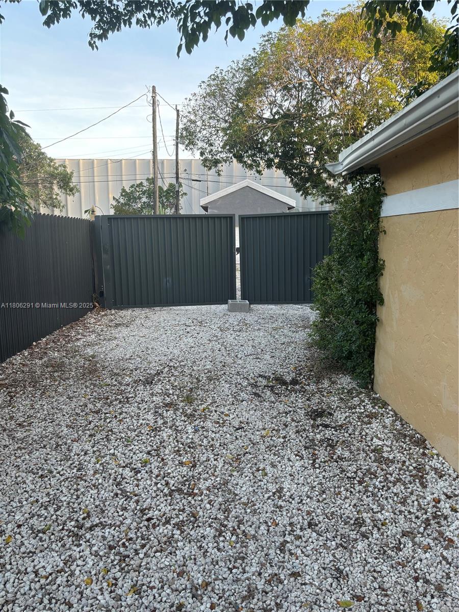 PICKET LANE - Residential Lease