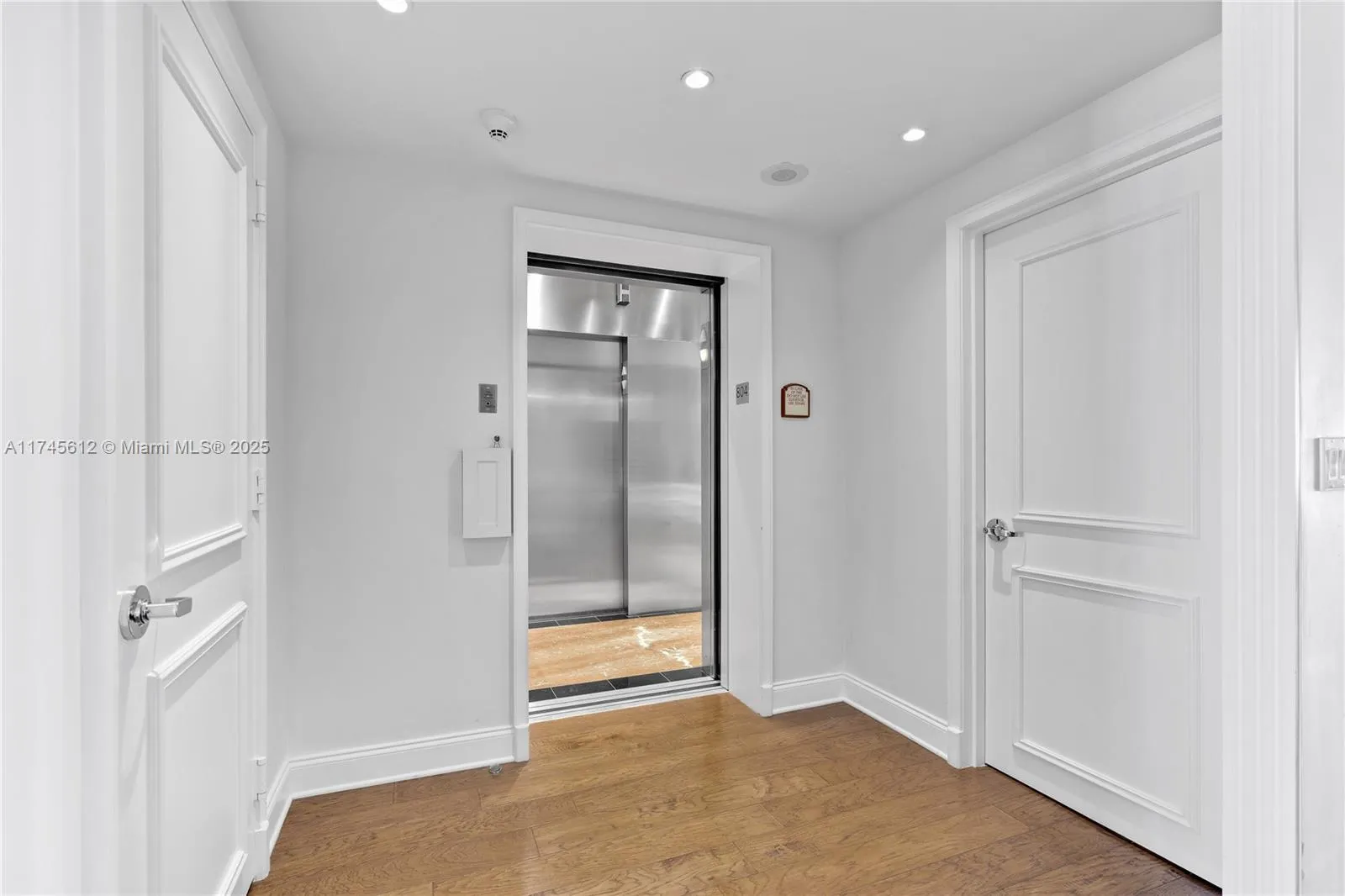 Key Biscayne, Florida 33149, United States, 3 Bedrooms Bedrooms, ,5 BathroomsBathrooms,Residential,Pending,4023