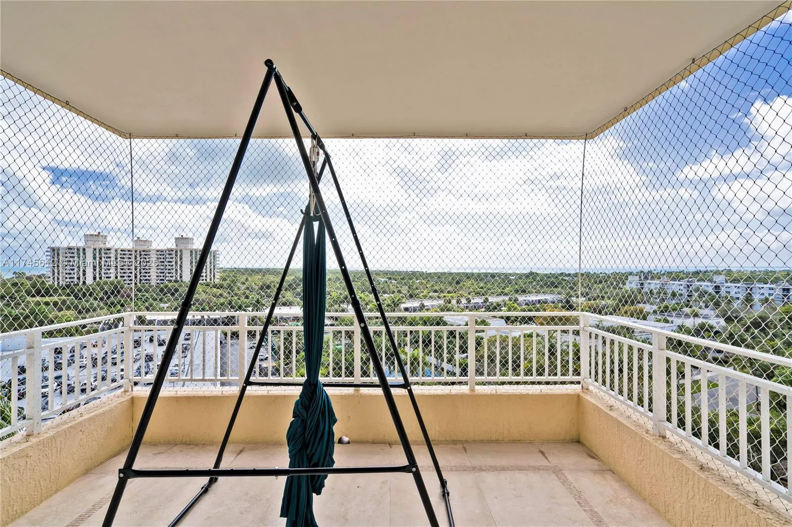 Key Biscayne, Florida 33149, United States, 3 Bedrooms Bedrooms, ,5 BathroomsBathrooms,Residential,Pending,4023