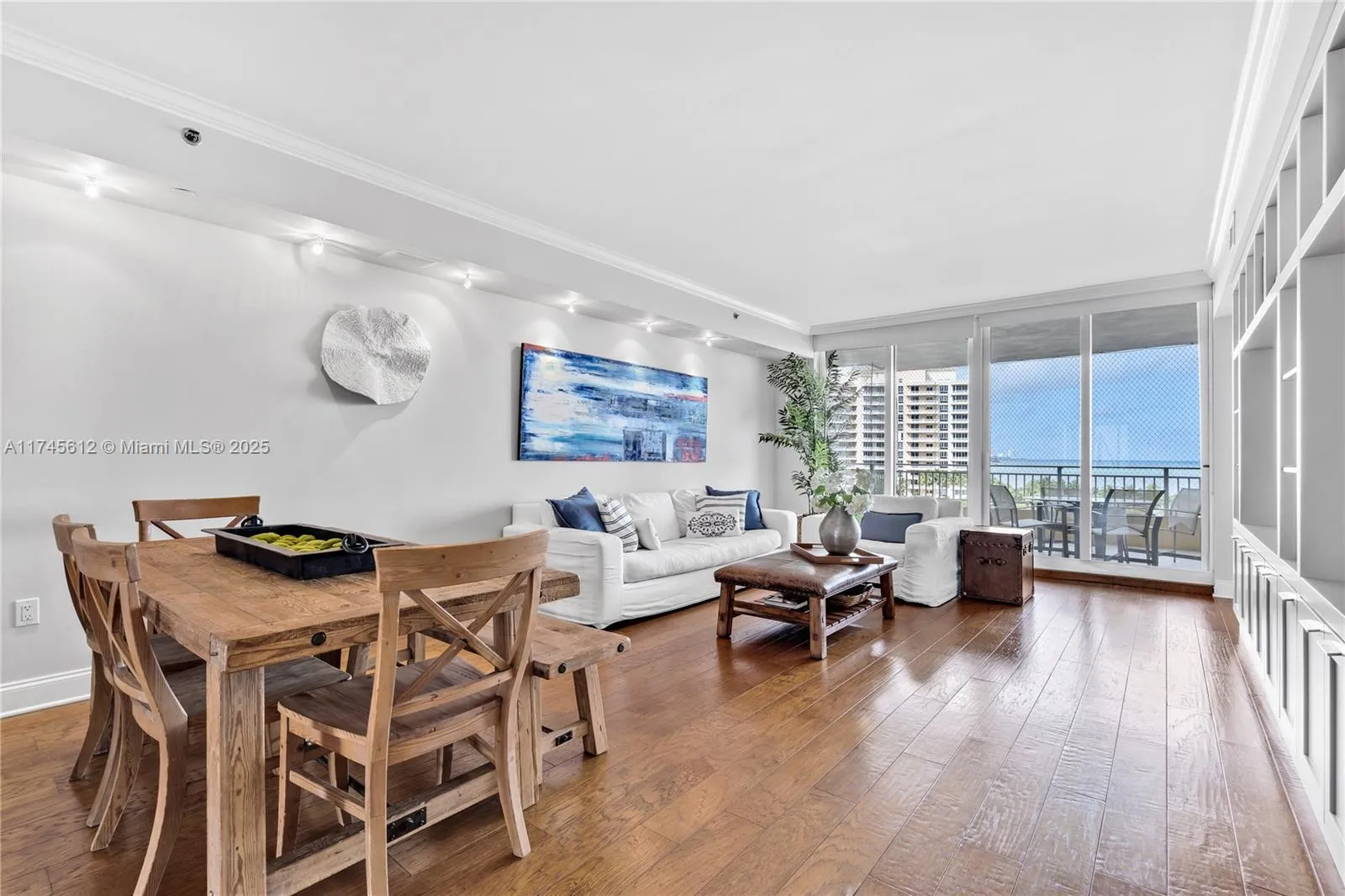 Key Biscayne, Florida 33149, United States, 3 Bedrooms Bedrooms, ,5 BathroomsBathrooms,Residential,Pending,4023