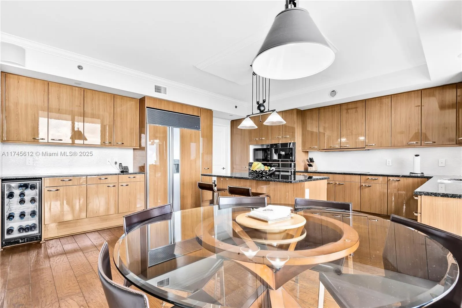 Key Biscayne, Florida 33149, United States, 3 Bedrooms Bedrooms, ,5 BathroomsBathrooms,Residential,Pending,4023