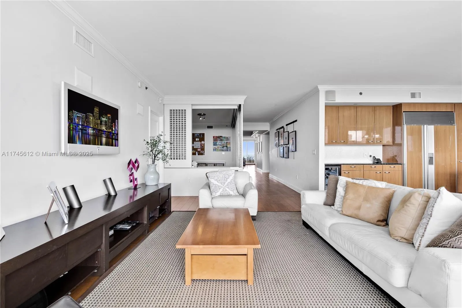 Key Biscayne, Florida 33149, United States, 3 Bedrooms Bedrooms, ,5 BathroomsBathrooms,Residential,Pending,4023