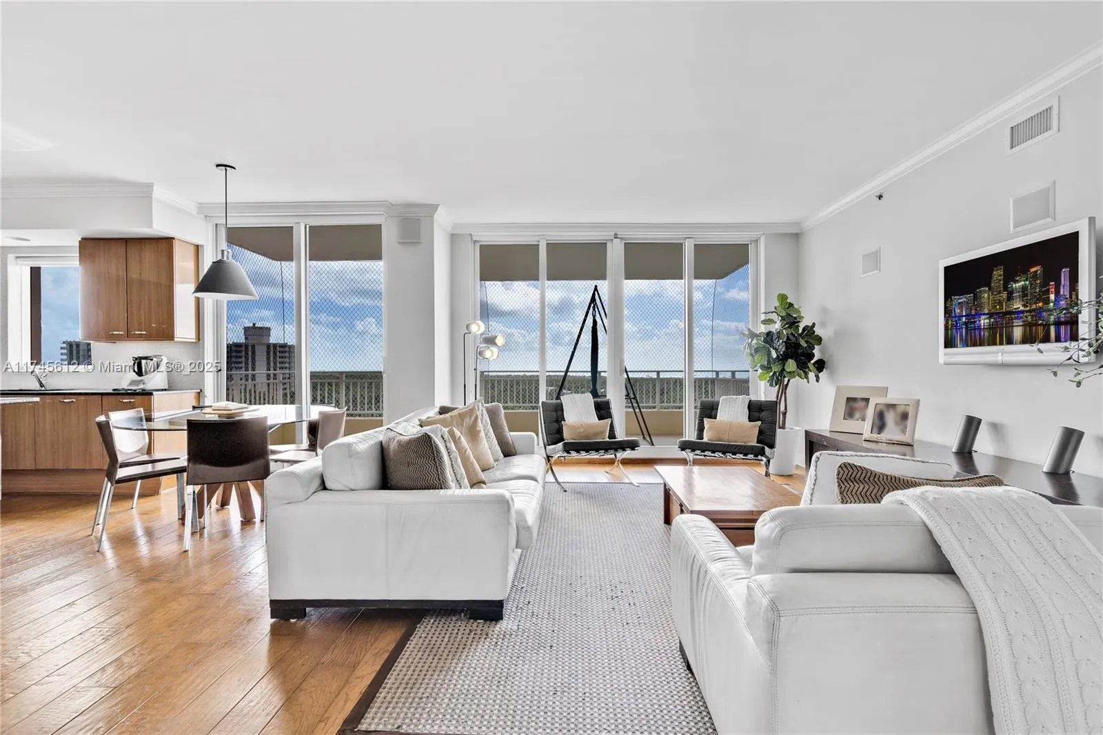 Key Biscayne, Florida 33149, United States, 3 Bedrooms Bedrooms, ,5 BathroomsBathrooms,Residential,Pending,4023