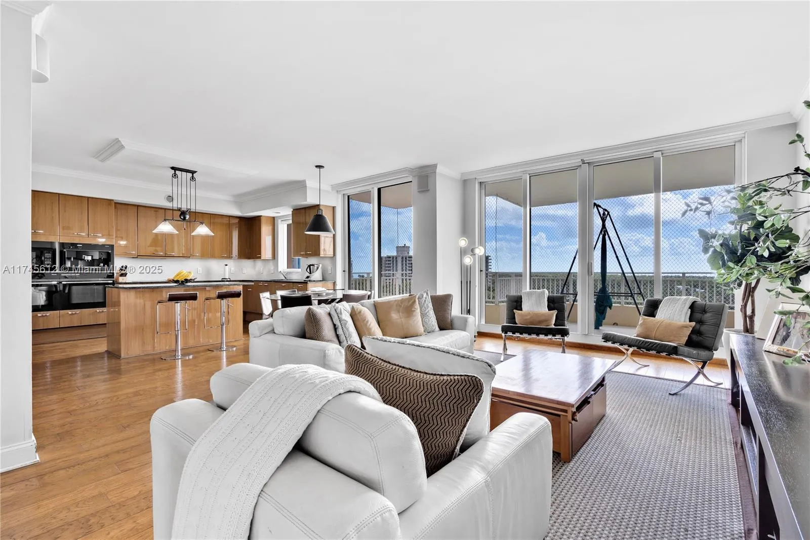 Key Biscayne, Florida 33149, United States, 3 Bedrooms Bedrooms, ,5 BathroomsBathrooms,Residential,Pending,4023