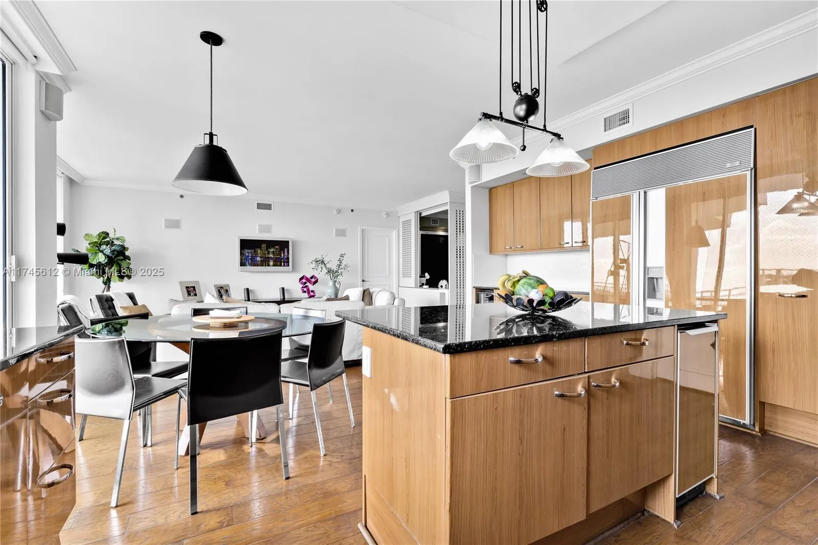 Key Biscayne, Florida 33149, United States, 3 Bedrooms Bedrooms, ,5 BathroomsBathrooms,Residential,Pending,4023