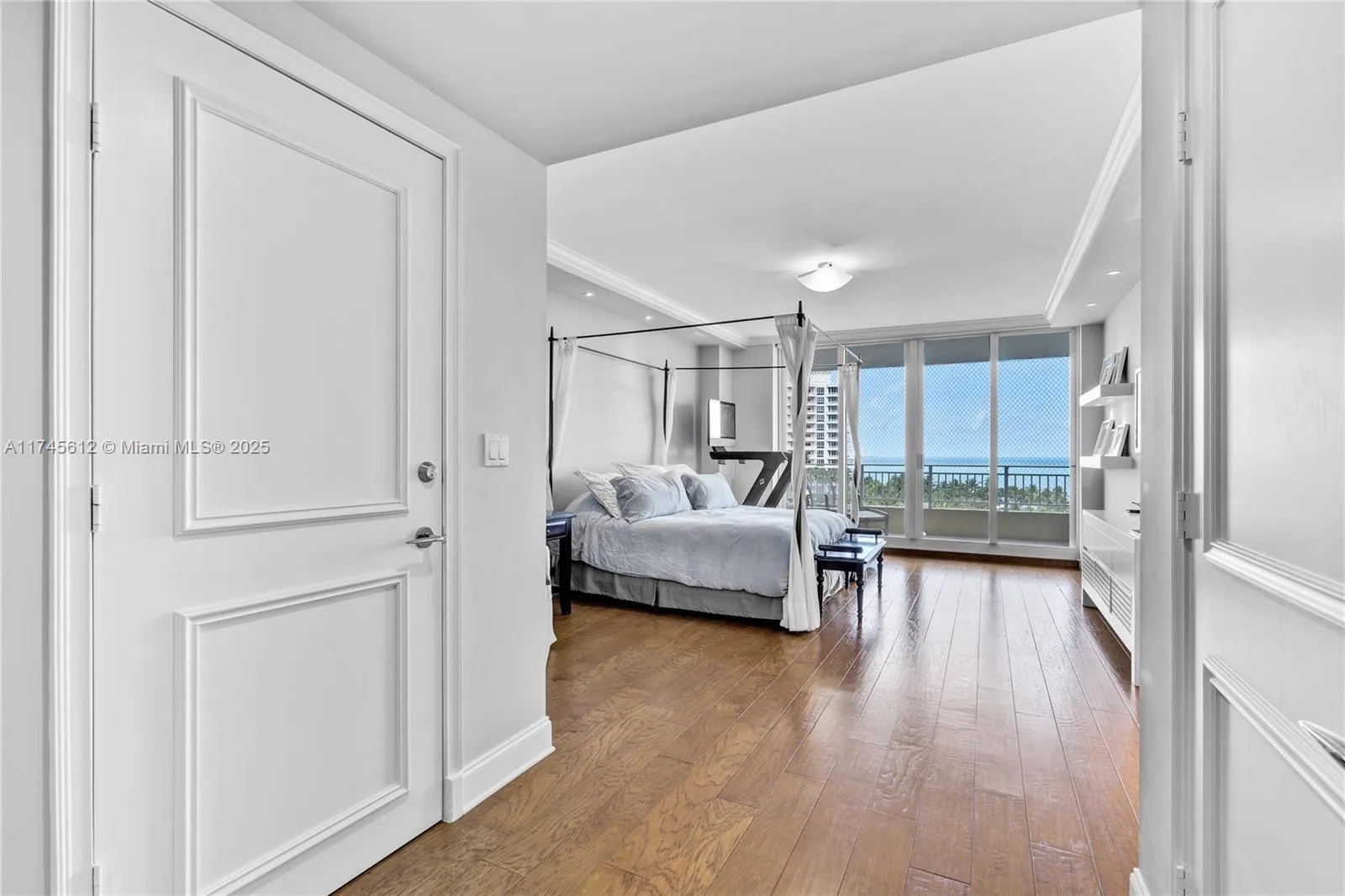 Key Biscayne, Florida 33149, United States, 3 Bedrooms Bedrooms, ,5 BathroomsBathrooms,Residential,Pending,4023