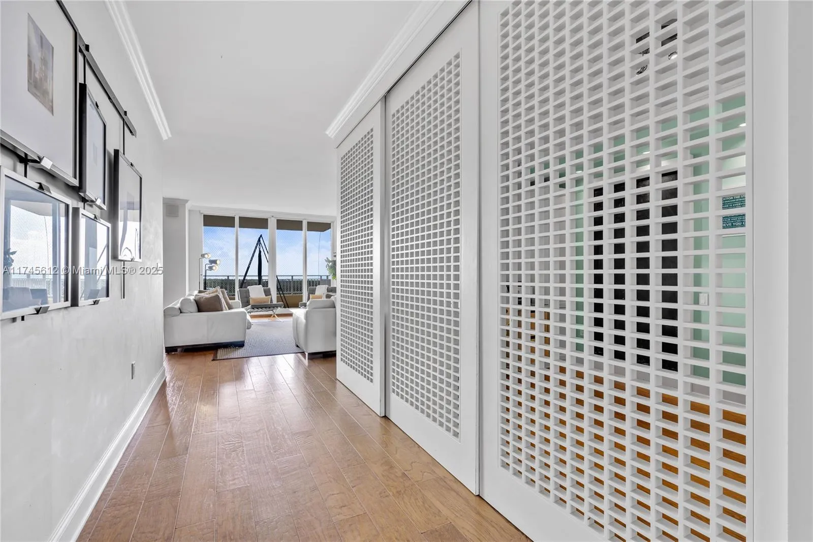 Key Biscayne, Florida 33149, United States, 3 Bedrooms Bedrooms, ,5 BathroomsBathrooms,Residential,Pending,4023