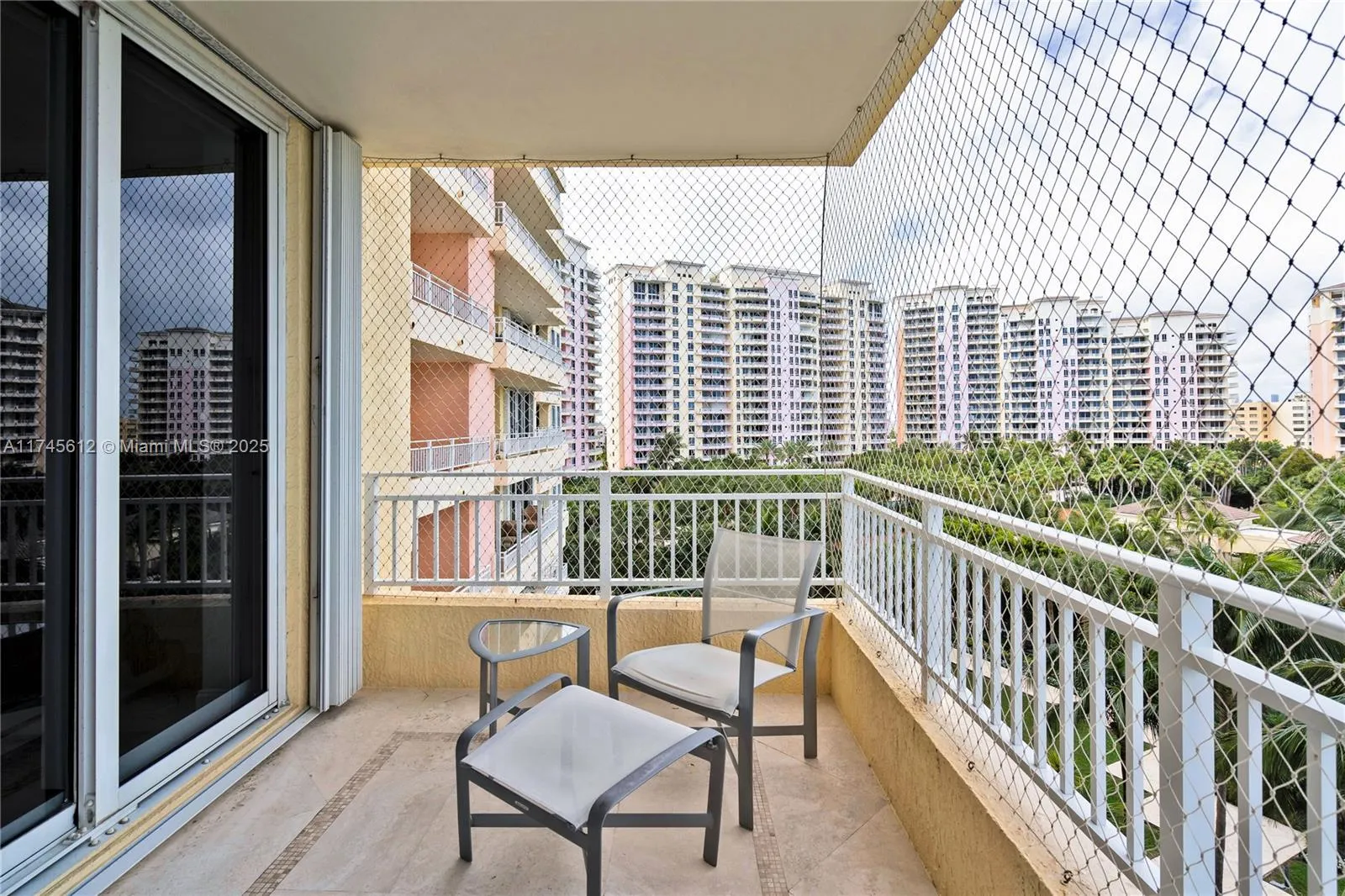 Key Biscayne, Florida 33149, United States, 3 Bedrooms Bedrooms, ,5 BathroomsBathrooms,Residential,Pending,4023