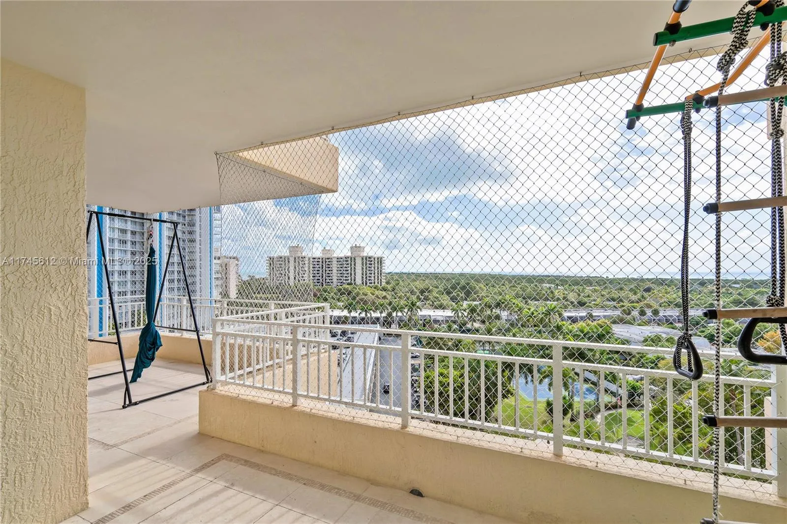 Key Biscayne, Florida 33149, United States, 3 Bedrooms Bedrooms, ,5 BathroomsBathrooms,Residential,Pending,4023