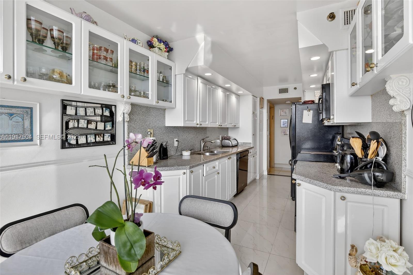 1000 ISL BLVD WILLIAMS IS - Residential