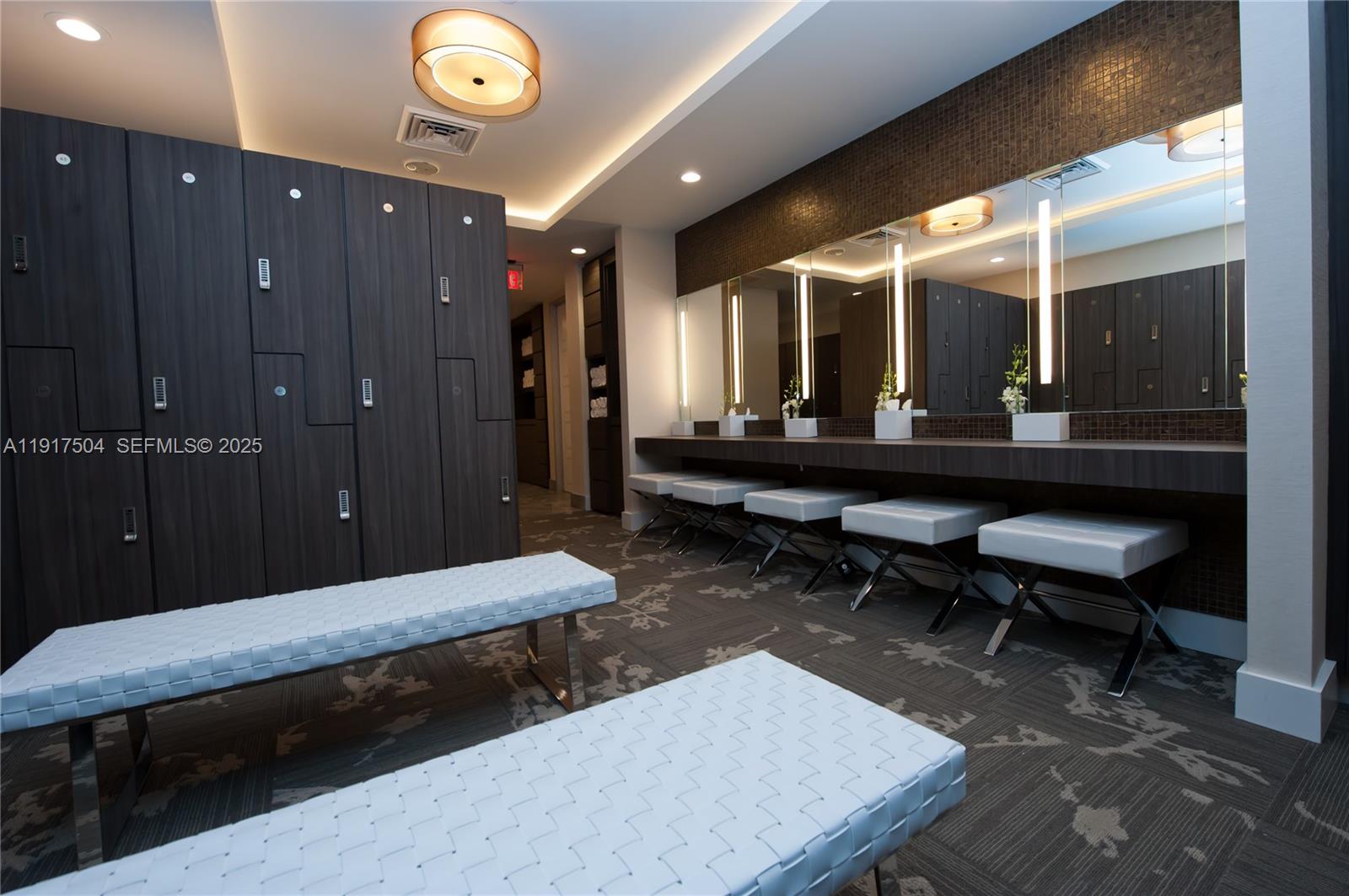 1000 ISL BLVD WILLIAMS IS - Residential