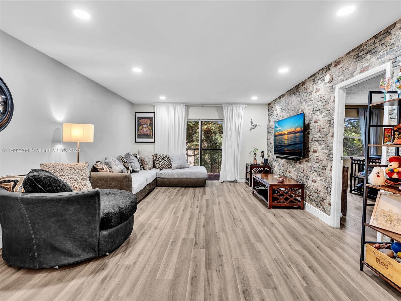 INVERRARY COUNTRY CLUB - Residential