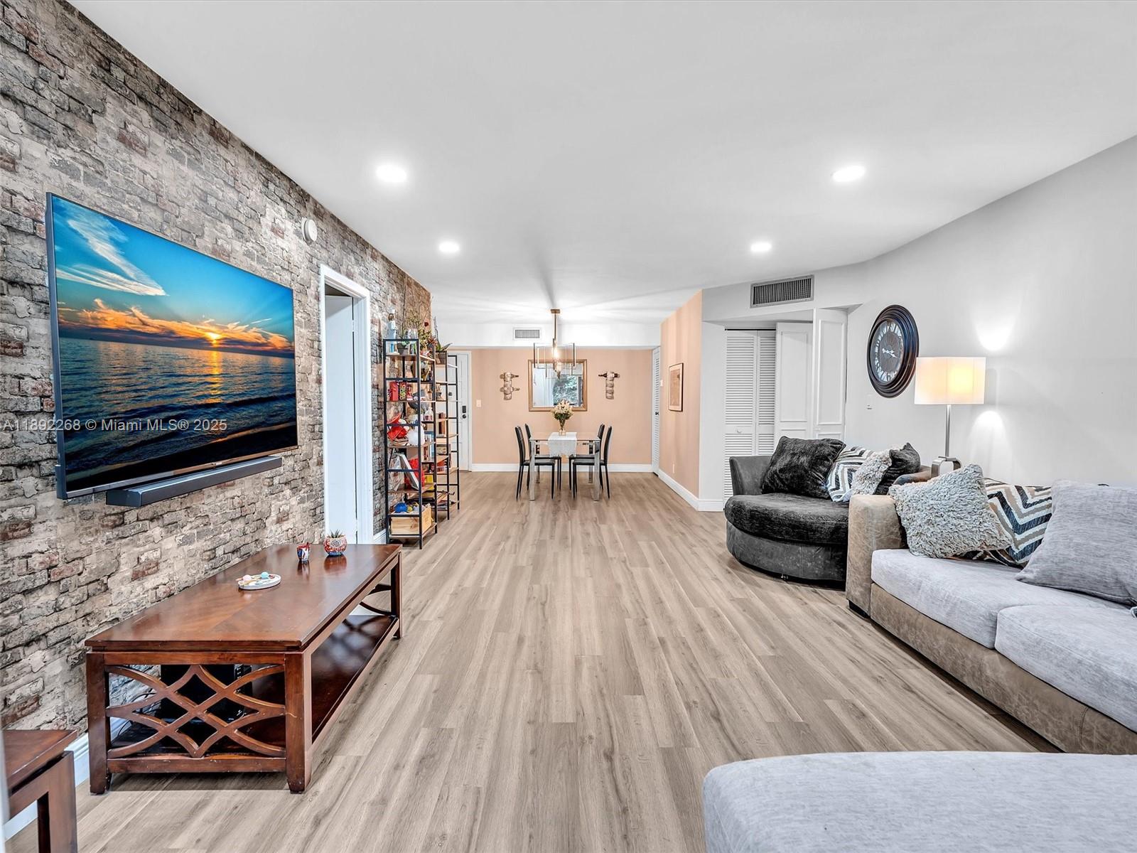 INVERRARY COUNTRY CLUB - Residential