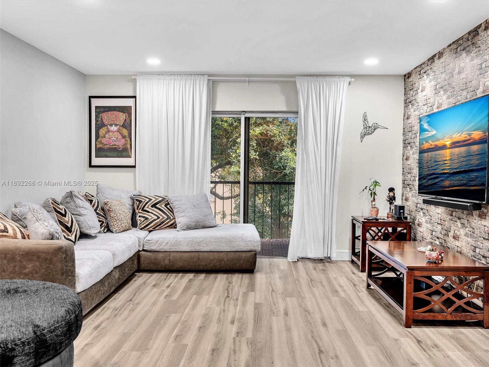 INVERRARY COUNTRY CLUB - Residential