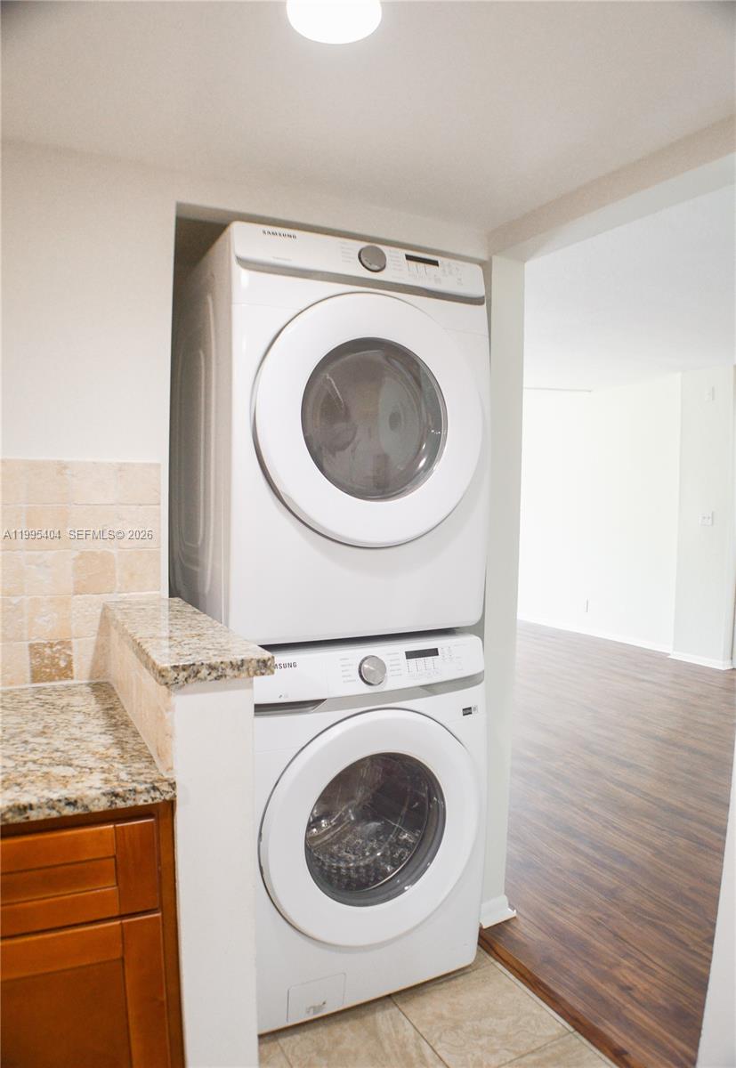 VISTA GARDENS I CONDO - Residential