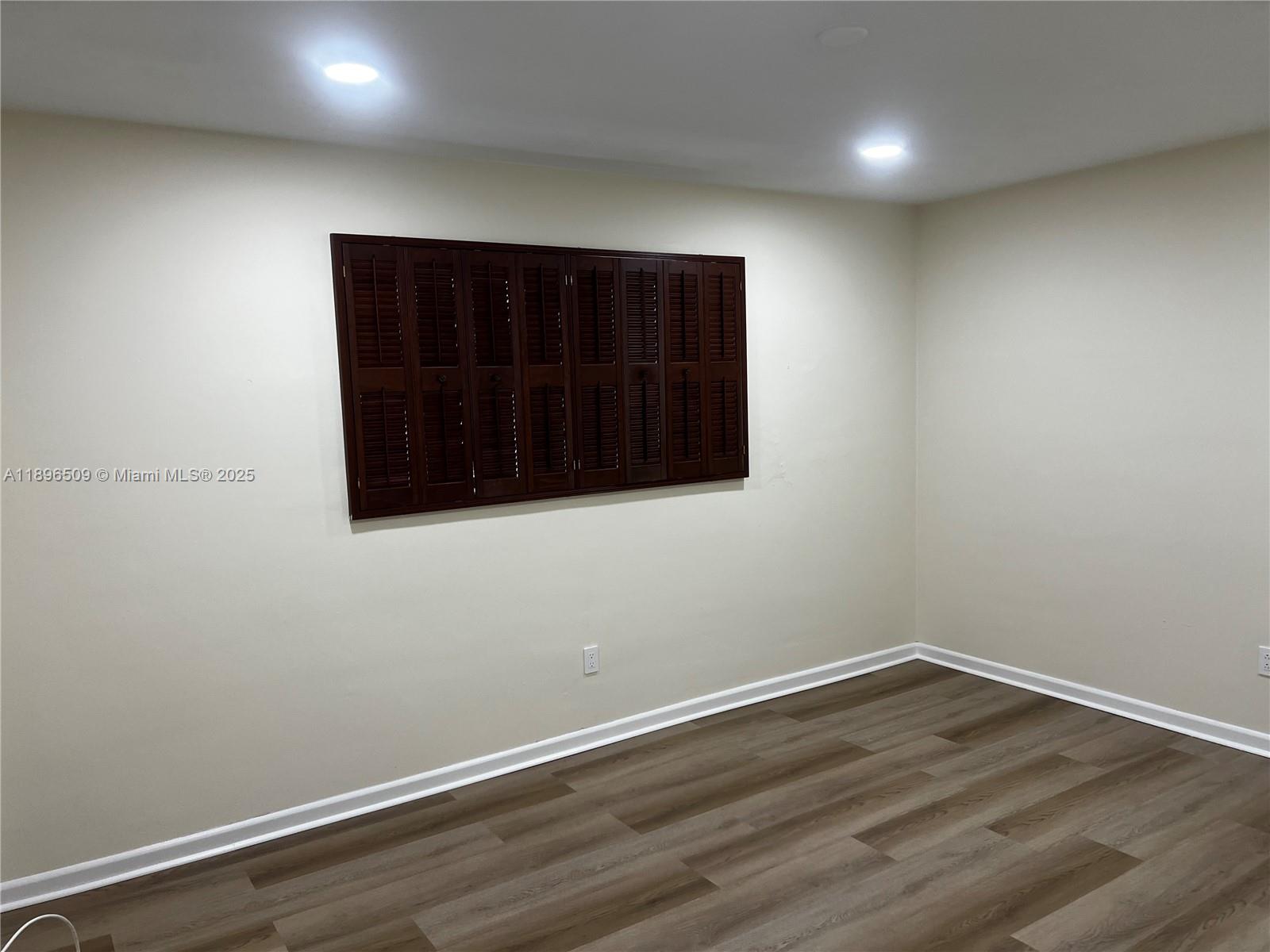 CHAPMAN PARK 8TH ADDN - Residential Lease