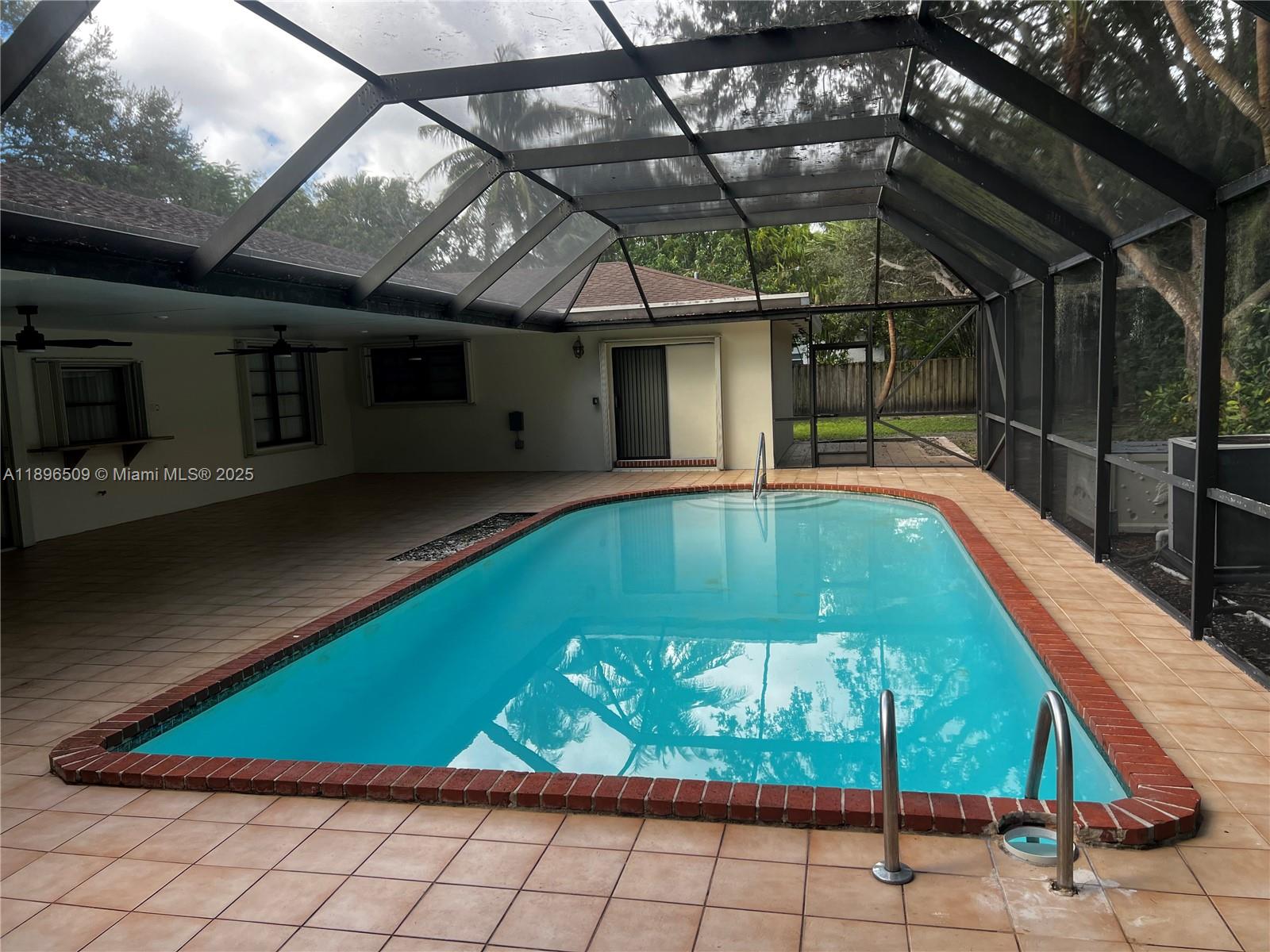 CHAPMAN PARK 8TH ADDN - Residential Lease