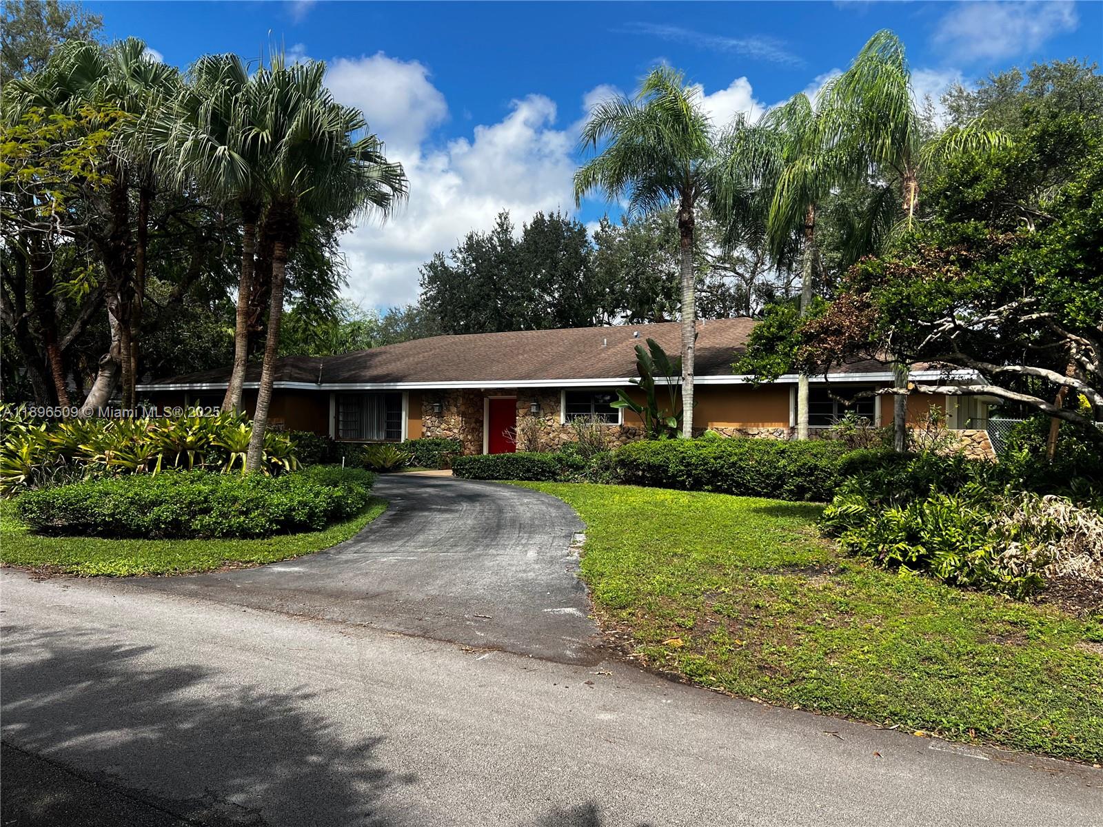 CHAPMAN PARK 8TH ADDN - Residential Lease