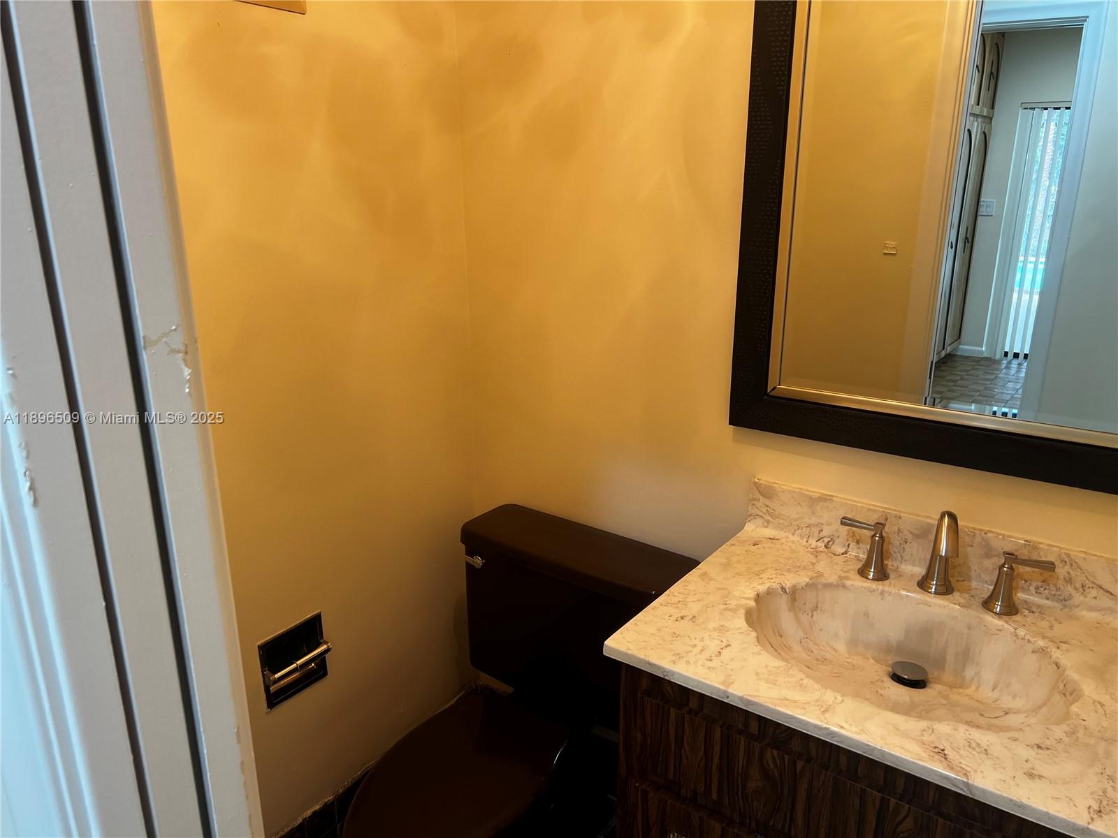 CHAPMAN PARK 8TH ADDN - Residential Lease