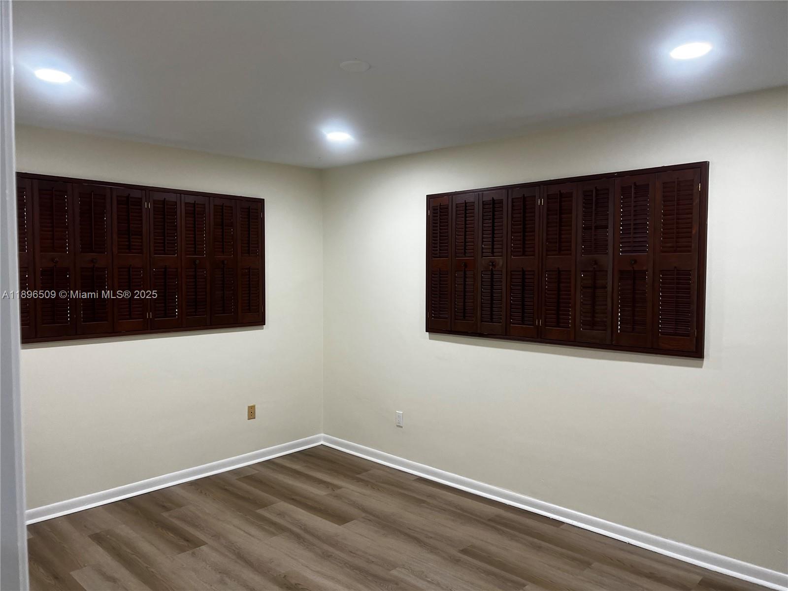 CHAPMAN PARK 8TH ADDN - Residential Lease