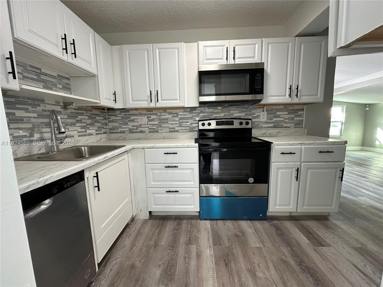 LAKE FOREST SEC ONE - Residential Lease