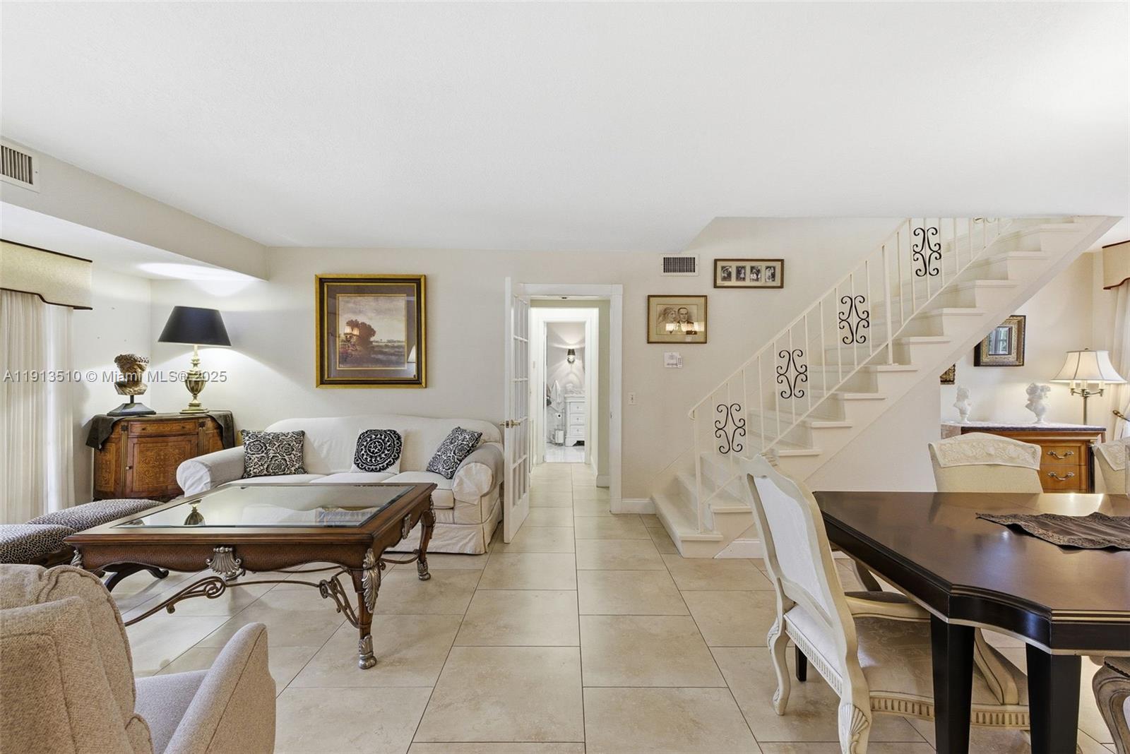 COUNTRY CLUB ESTATES UNIT - Residential