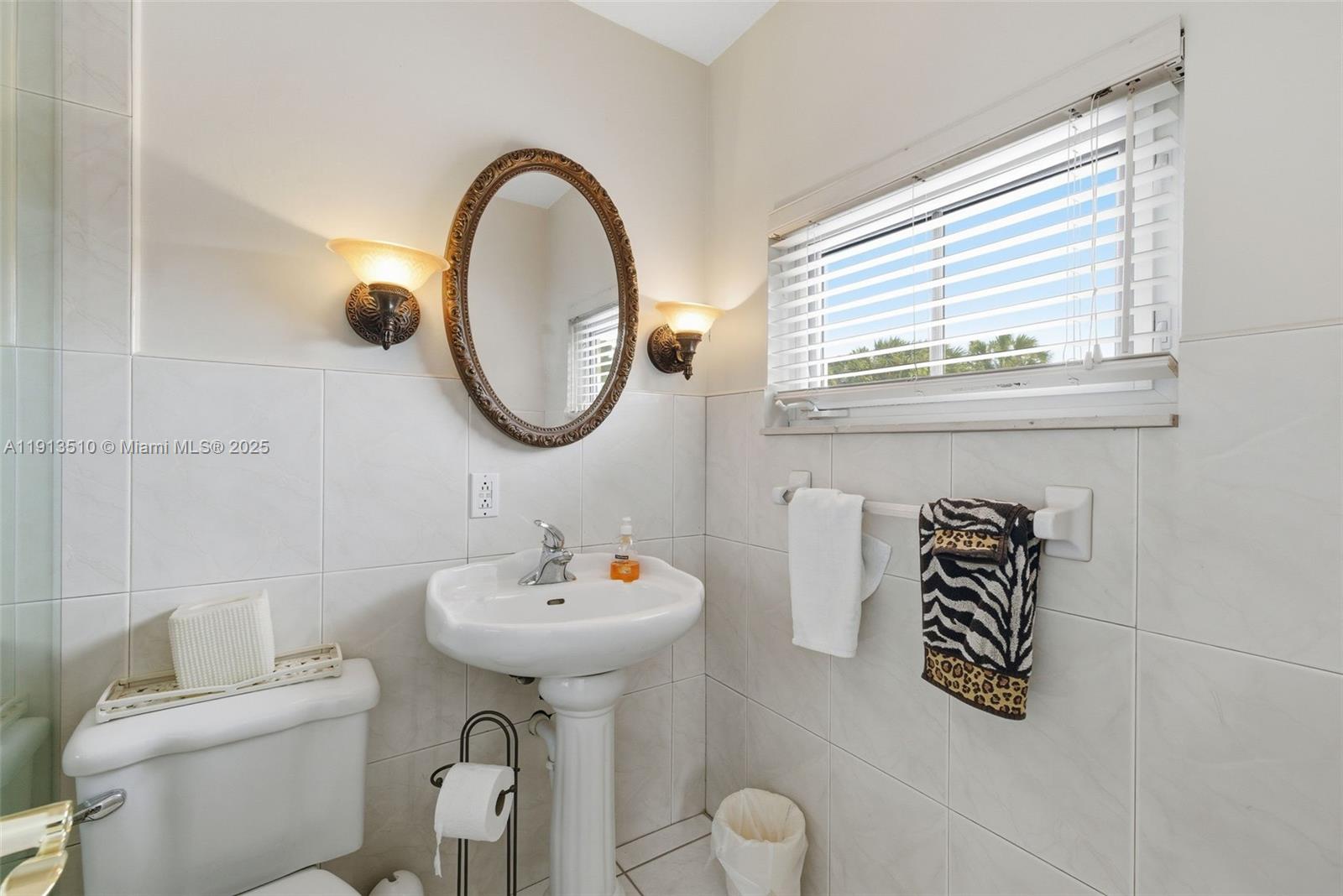 COUNTRY CLUB ESTATES UNIT - Residential