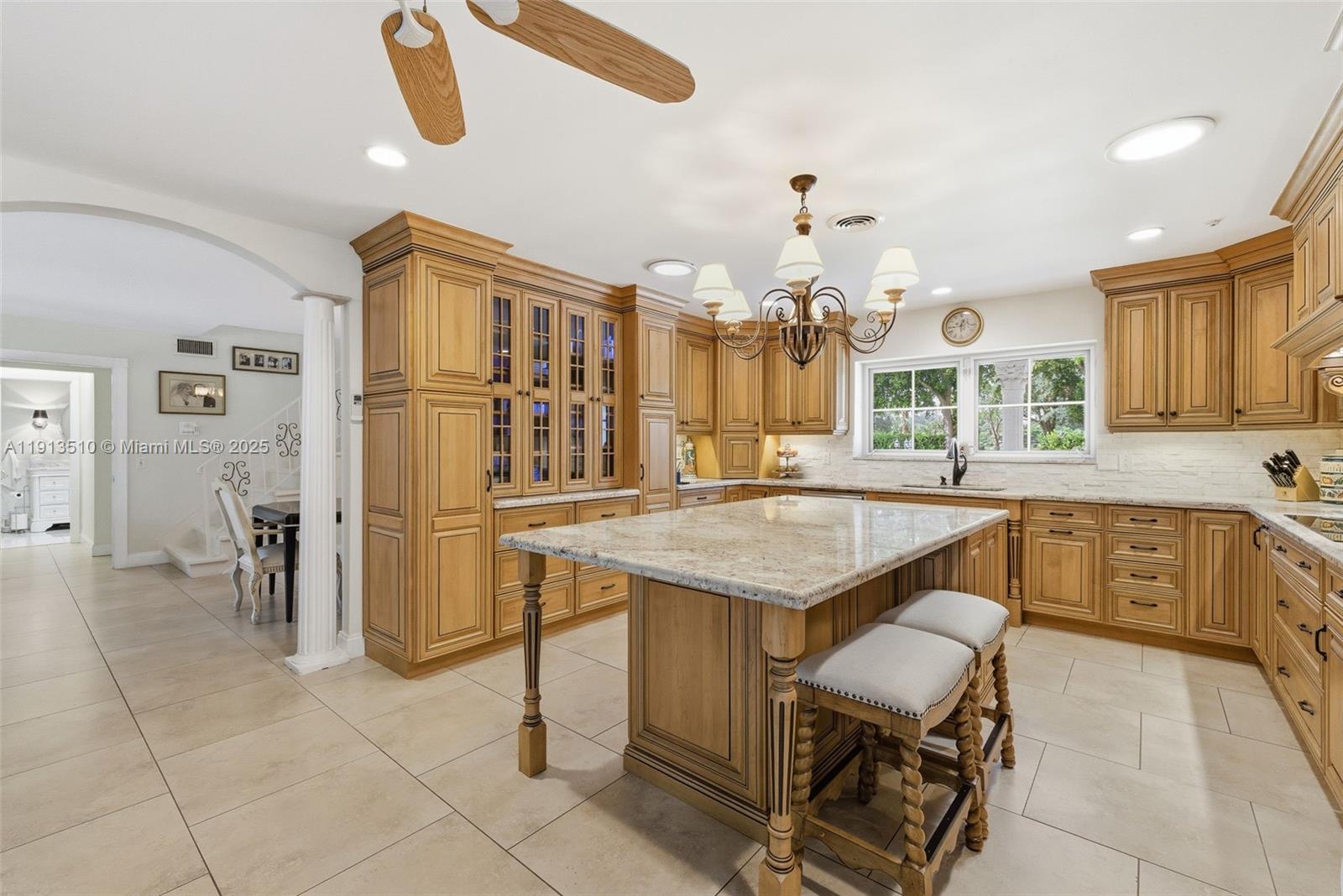 COUNTRY CLUB ESTATES UNIT - Residential